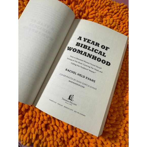 A year of biblical womanhood by Rachel Evans 2012 Paperback Book Bible Studies - Picture 3 of 4